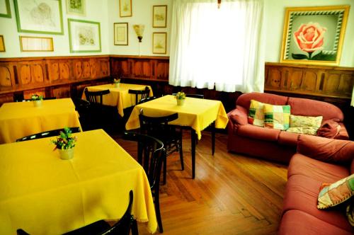 Koplietošanas atpūtas telpa ar TV, Albergo Trieste in Lorensago Di Kadore