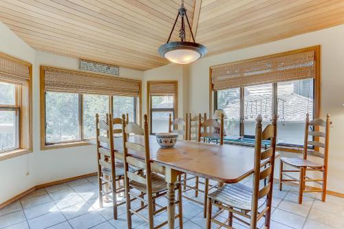 2 Tan Oak-Hot Tub-3BR/2BA - image 6