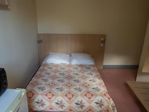 Au Royal Mad - image 14