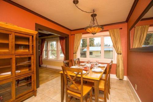 Albany-Close to Old Mill-3BR/2BA - main image