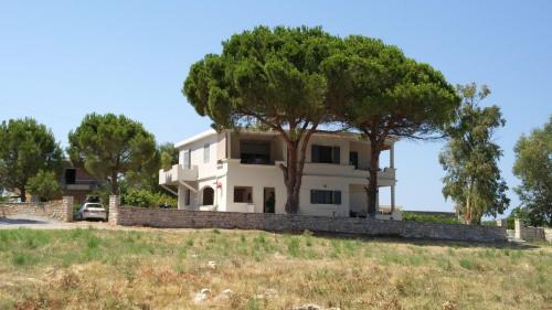  Seafront apartment in Kartela Kyparisias, Unterkunft in Kyparissia