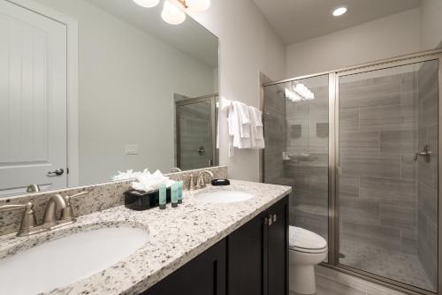 Splendid Home with Loft Area & Private Pool near Disney - 7619B - image 2