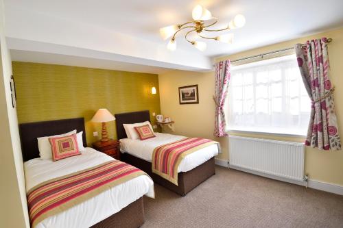 The George Hotel - image 4