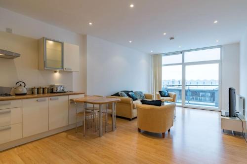 2 Bedroom Luxury Apartment In Glasgow West End, , Glasgow