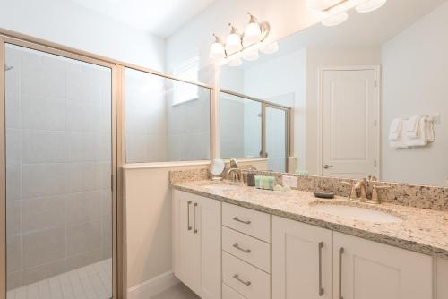 Exquisite Home near Disney Themed Rooms & Home Theater - 2005 - image 2