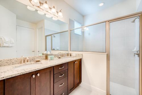 Spacious Home with Water Park Access near Disney - 7501M - image 9