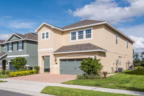 Spacious Home by Rentyl with Water Park Access near Disney - 7501M