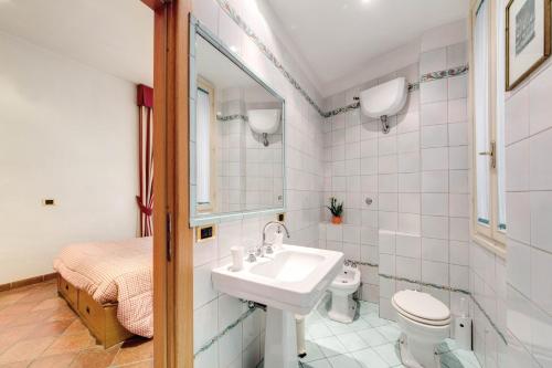 Lovely flat in Fontana di Trevi - image 7
