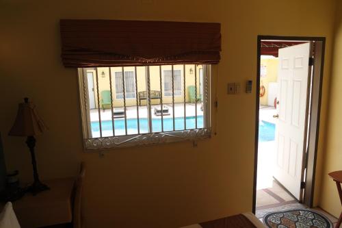 Standard Twin Room image 2
