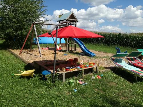 Playground, Ferienwohnungen Eichenhof in Kapellen-Drusweiler