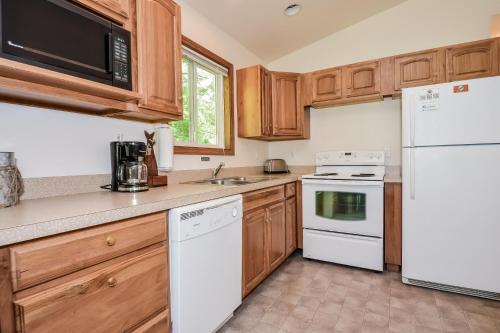Goshorn Lake Cottage #4 - main image