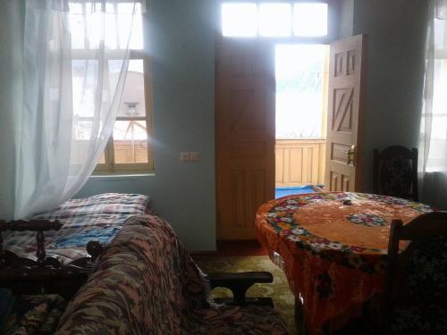 5 twin beds