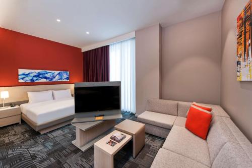 1 king bed, 1 sofa bed