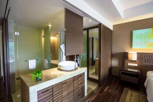 room detail thumbnail 2