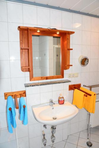 Bathroom, Gastehaus zum Prinzenfelsen in Nagel (Bavaria)