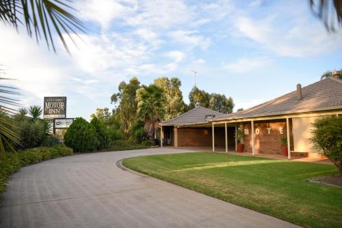 Kert, Culcairn Motor Inn in Culcairn