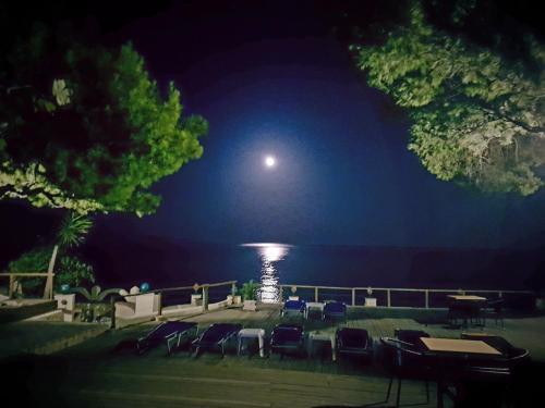  Silis House on the beach in Artemida