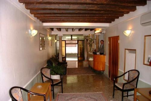 Hotel Caneva – Venice, GA