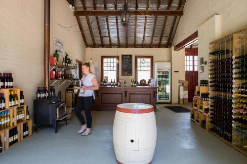 Petersons Armidale Winery and Guesthouse