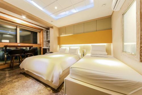 Standard Twin Room with Sea View