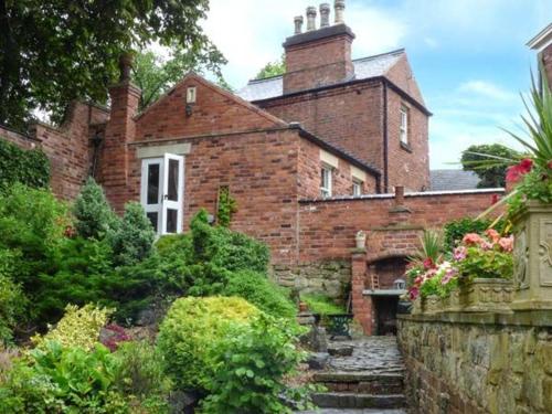 Gardener's Cottage, Chesterfield, , Derbyshire