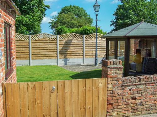 Oak Tree Cottage Beverley - image 8