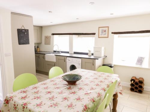 Orchard Cottage Keighley - image 2
