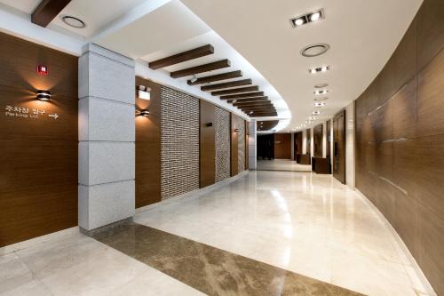 Exterior view, [Agoda Pick] Commodore Hotel in Busan