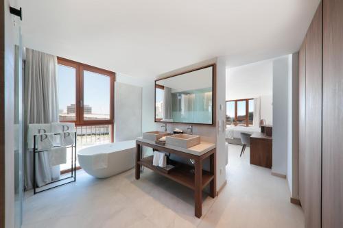 Junior Suite with Spa Access