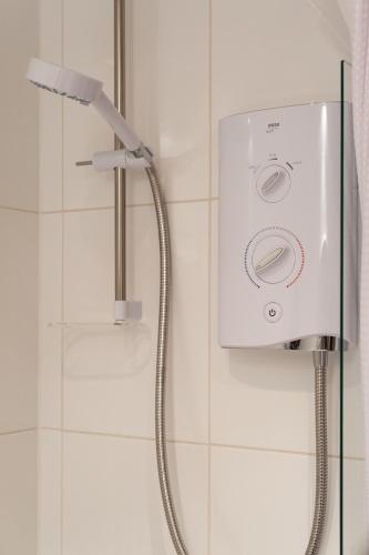 The Botanist Apartment Edinburgh Old Town 2 Bedroom Lift Parking previously The Parkgate Residence - image 5