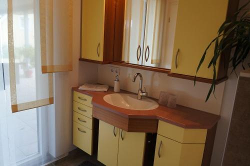 ห้องน้ำ, Ferienwohnung Familie Nachtmann in ไบลงรีส
