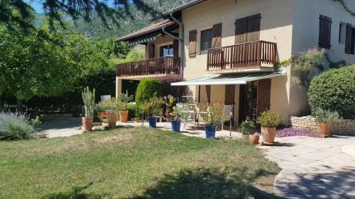 Au Paradis des Grillons in Espinasses