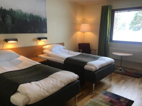 2 twin beds