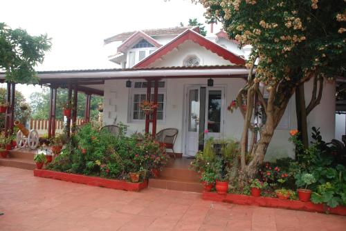 Colonial 4 B/R Home, Great for Families, Coonoor