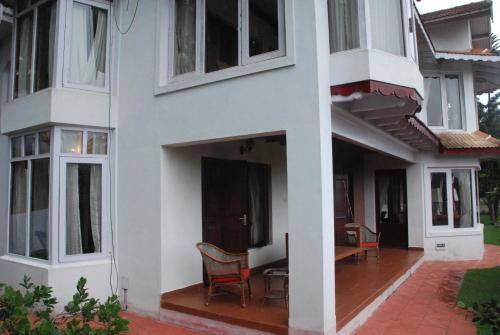 Colonial 4 B/R Home, Great for Families, Coonoor