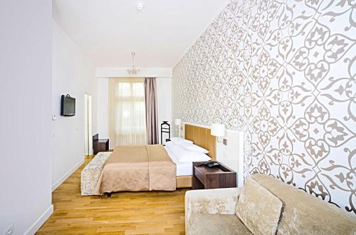 Deminka Palace - image 5