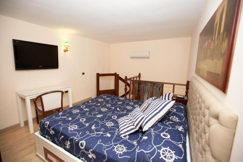Hotel Ausonia - image 2