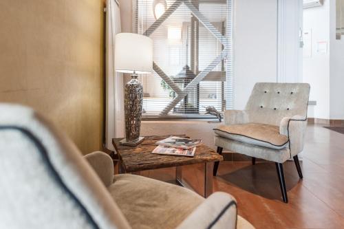 المرافق, Contact Hotel Atoll in Niort