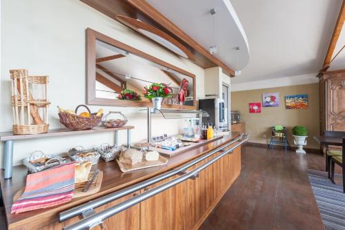 طعام و مشروبات, Contact Hotel Atoll in Niort