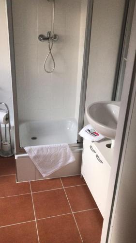 Waldpension Zollhaus 4.7km von Casa de la Trova entfernt