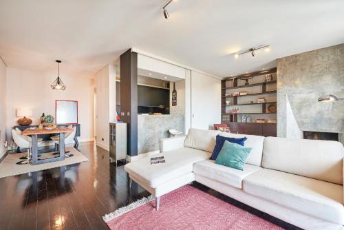  Elegant Apartment with Bridge View in Lissabon