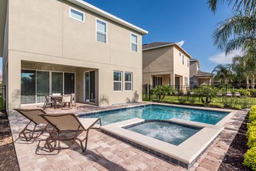 Splendid Home with Water Park Access Near Disney - image 2