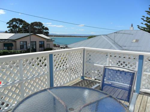 One-Bedroom Apartment with Sea View