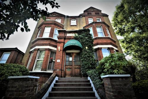 The Gateway Hotel - image 10