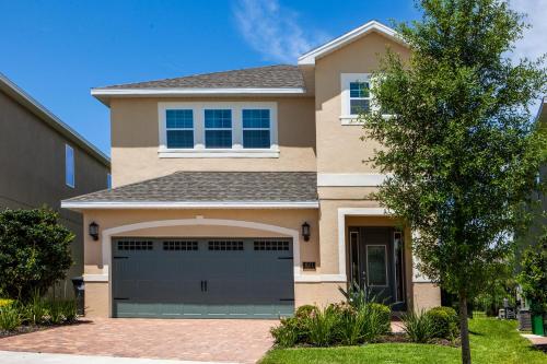 Splendid Home by Rentyl with Water Park Access Near Disney - 621L Orlando