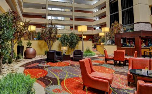 University Plaza Hotel & Convention Center