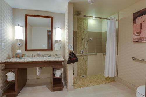 Cliff Castle Casino Hotel - image 3