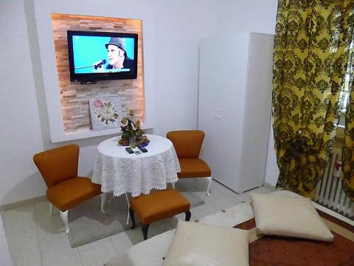 Double Room with Private Bathroom image 6