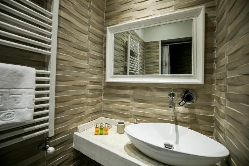 Double Room image 3
