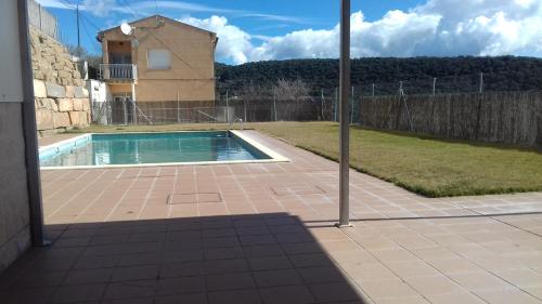 Peldbaseins, Casa Canut in Tartareu